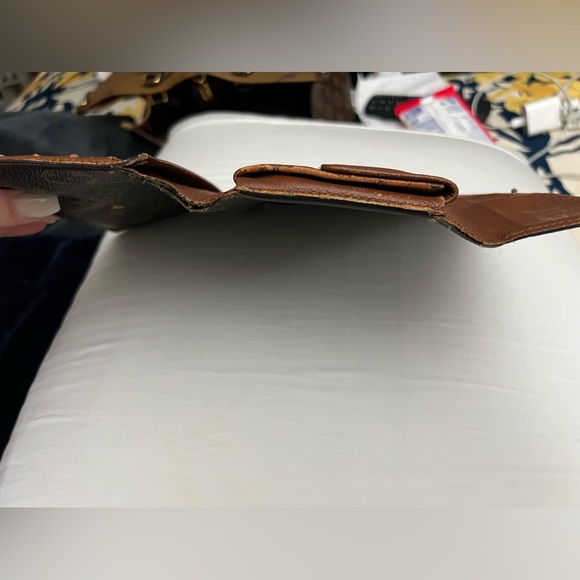 Authentic LV wallet - Picture 13 of 16